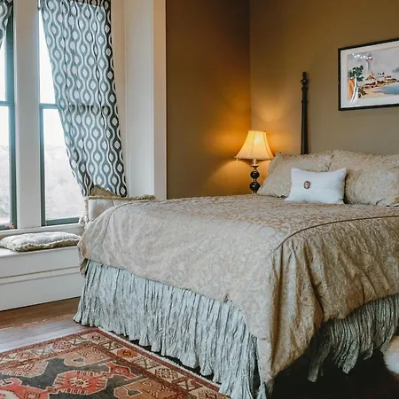 Bed and Breakfast Tara Vineyard & Winery Estate